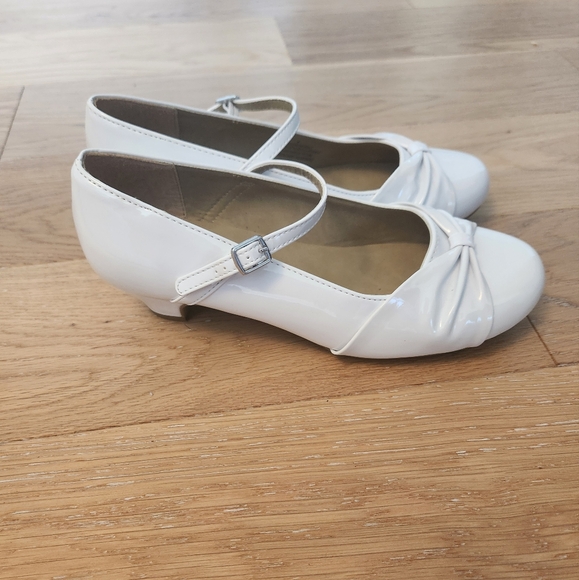 THE CHILDREN'S PLACE | NWOT Mary Jane style shoes with little heels - Picture 3 of 7